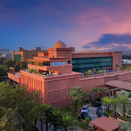 Taj Hotel&Convention Centre Agra Agra  Buitenkant foto The University of Management Sciences